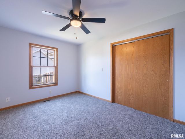 1816 PARKFIELD Drive, Pekin, IL 61554