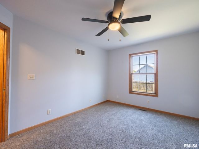 1816 PARKFIELD Drive, Pekin, IL 61554