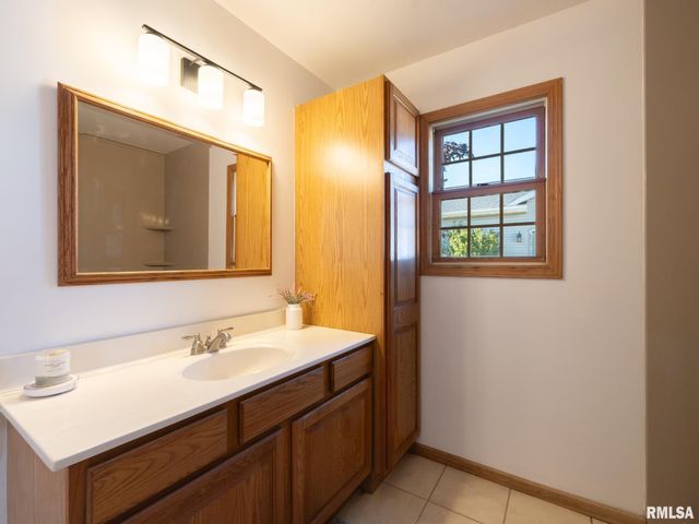 1816 PARKFIELD Drive, Pekin, IL 61554