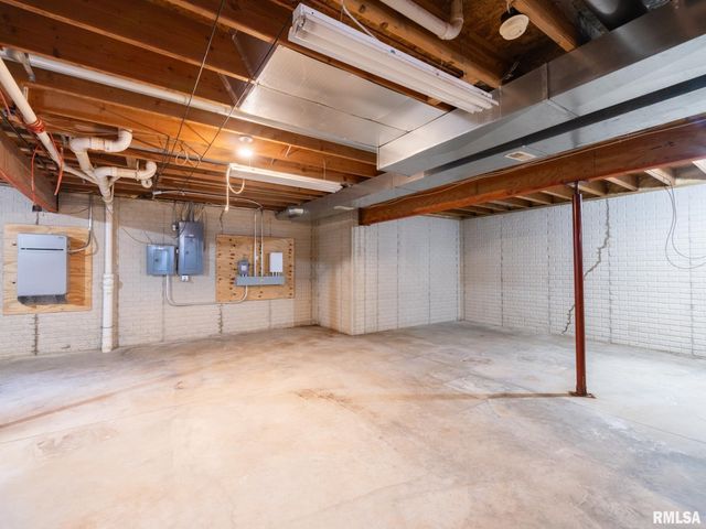 1816 PARKFIELD Drive, Pekin, IL 61554