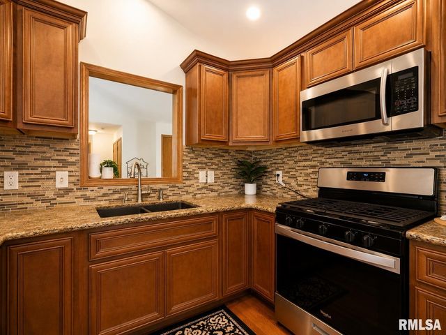 1816 PARKFIELD Drive, Pekin, IL 61554