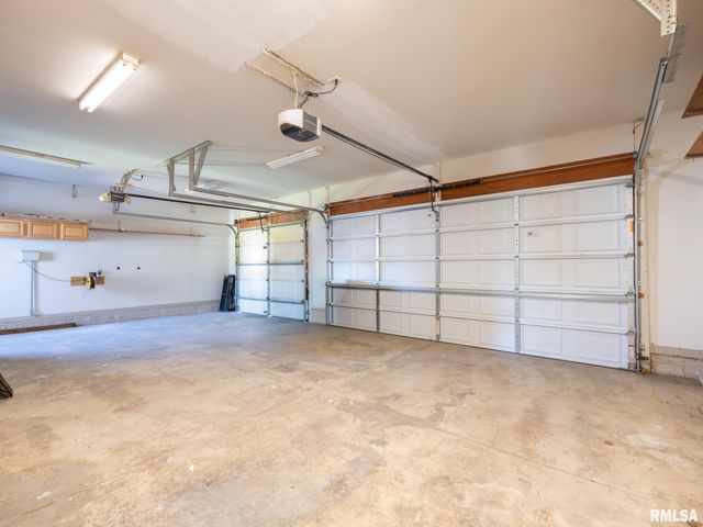 1816 PARKFIELD Drive, Pekin, IL 61554