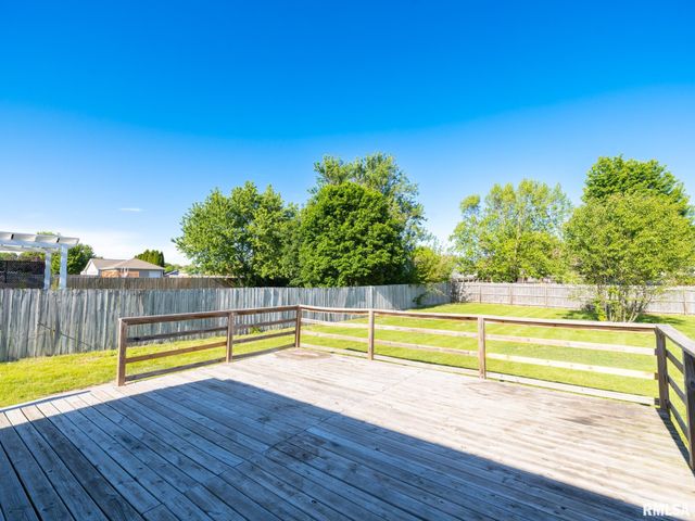 1816 PARKFIELD Drive, Pekin, IL 61554