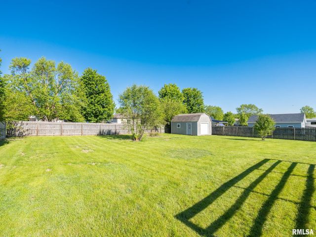 1816 PARKFIELD Drive, Pekin, IL 61554