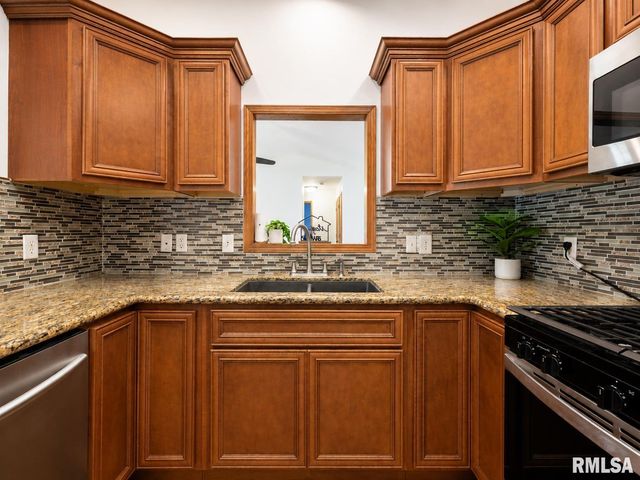 1816 PARKFIELD Drive, Pekin, IL 61554