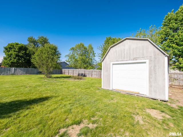 1816 PARKFIELD Drive, Pekin, IL 61554