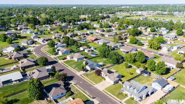 1816 PARKFIELD Drive, Pekin, IL 61554