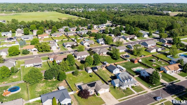 1816 PARKFIELD Drive, Pekin, IL 61554