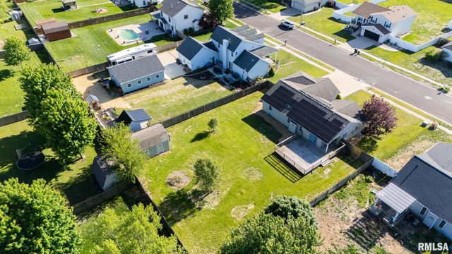 1816 PARKFIELD Drive, Pekin, IL 61554