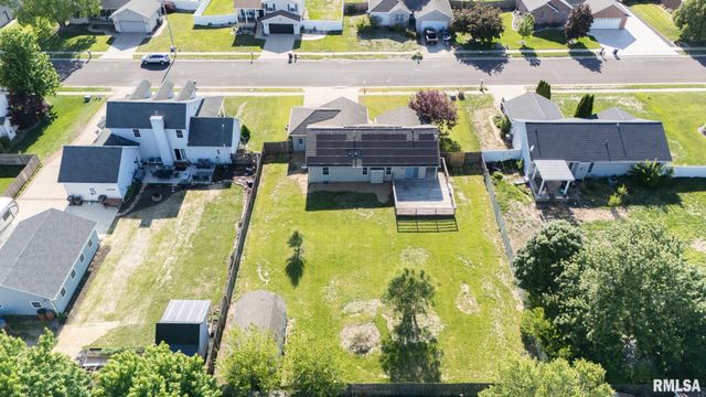 1816 PARKFIELD Drive, Pekin, IL 61554