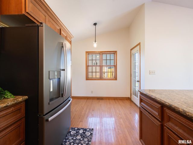 1816 PARKFIELD Drive, Pekin, IL 61554