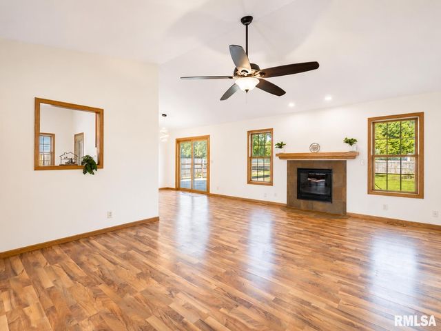 1816 PARKFIELD Drive, Pekin, IL 61554