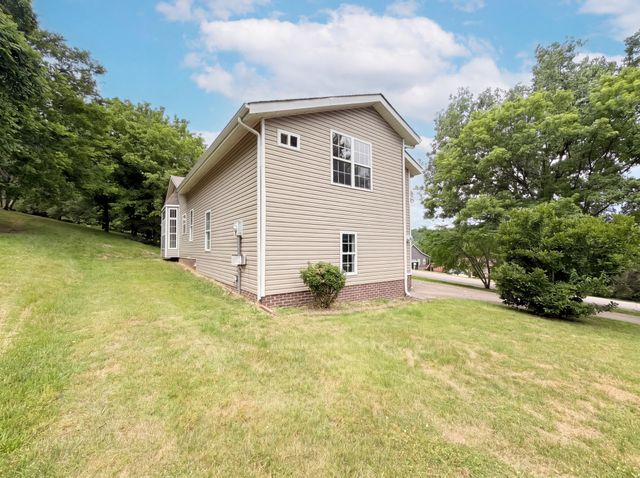 2011 Wild Cherry Dr, Lewisburg, TN 37091