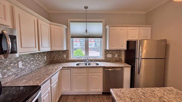 2157 Rolling Green Lane, North Mankato, MN 56003