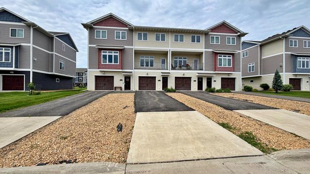 2157 Rolling Green Lane, North Mankato, MN 56003