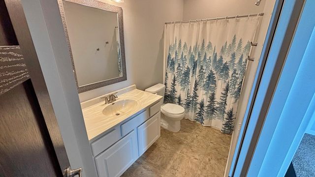 2157 Rolling Green Lane, North Mankato, MN 56003