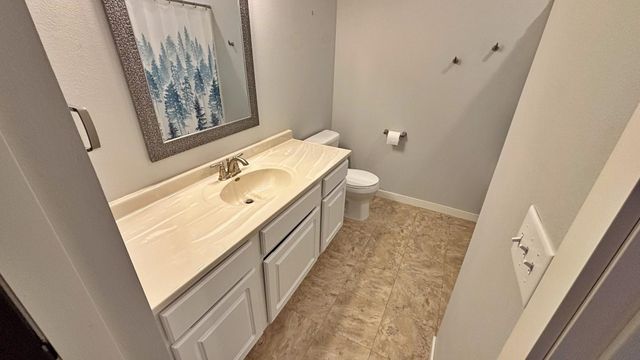2157 Rolling Green Lane, North Mankato, MN 56003