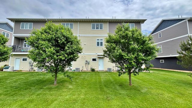 2157 Rolling Green Lane, North Mankato, MN 56003