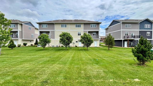 2157 Rolling Green Lane, North Mankato, MN 56003