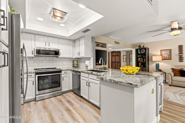 9827 W TOPEKA Drive, Peoria, AZ 85382