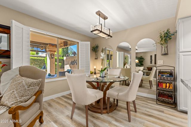 9827 W TOPEKA Drive, Peoria, AZ 85382