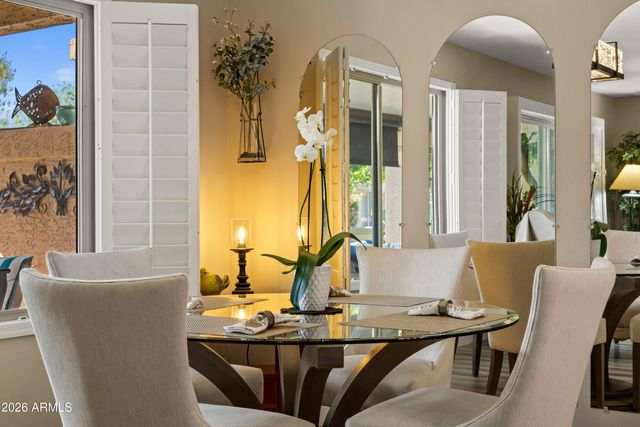 9827 W TOPEKA Drive, Peoria, AZ 85382