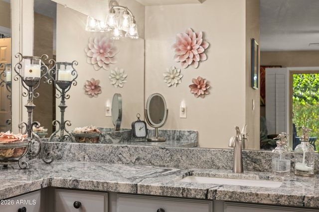 9827 W TOPEKA Drive, Peoria, AZ 85382