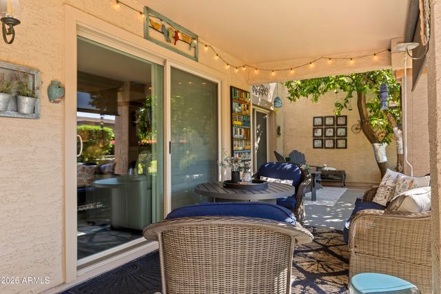 9827 W TOPEKA Drive, Peoria, AZ 85382