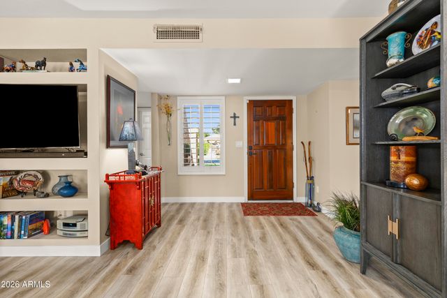 9827 W TOPEKA Drive, Peoria, AZ 85382