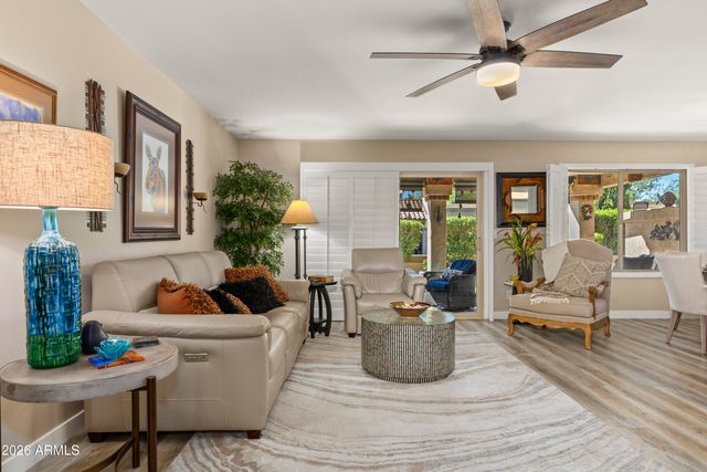 9827 W TOPEKA Drive, Peoria, AZ 85382