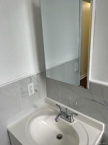 169 Tibbetts Road 1st Fl, Yonkers, NY 10705