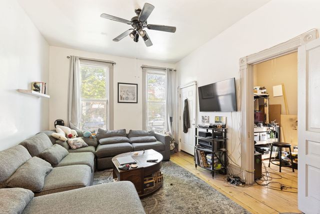 2419 W Augusta Boulevard, Chicago, IL 60622