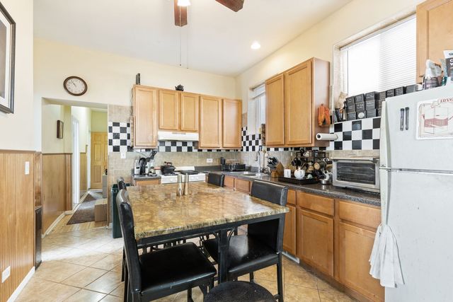 2419 W Augusta Boulevard, Chicago, IL 60622