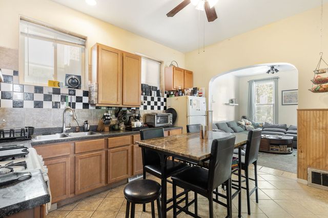 2419 W Augusta Boulevard, Chicago, IL 60622
