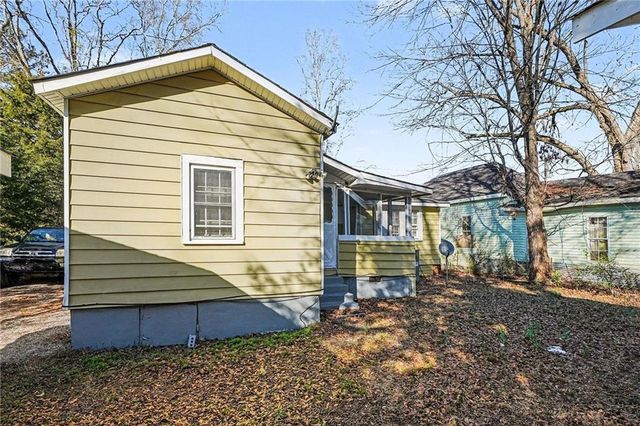 107 1st Street, Barnesville, GA 30204