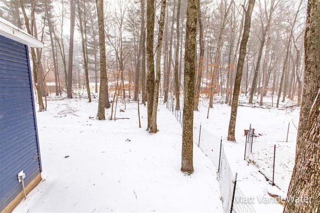 6771 E Four Seasons Drive, Newaygo, MI 49337