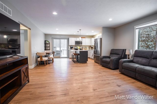 6771 E Four Seasons Drive, Newaygo, MI 49337