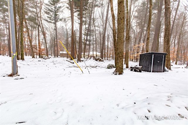 6771 E Four Seasons Drive, Newaygo, MI 49337