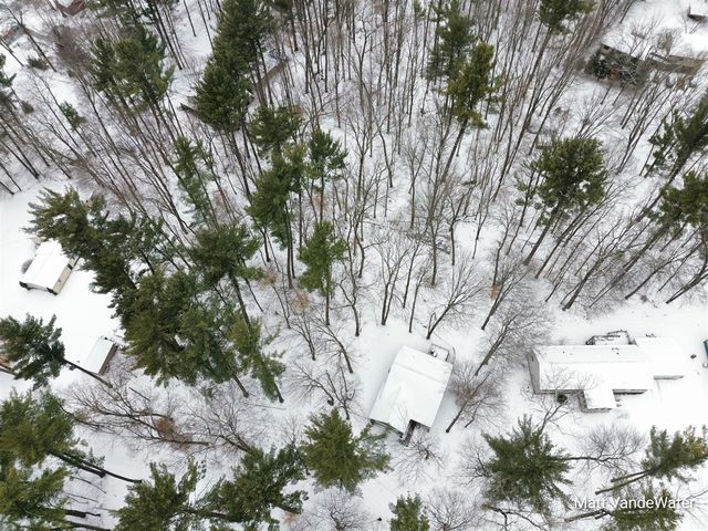 6771 E Four Seasons Drive, Newaygo, MI 49337