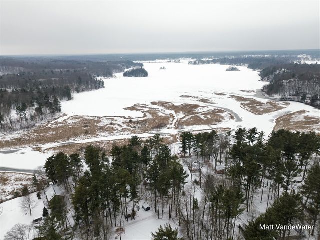 6771 E Four Seasons Drive, Newaygo, MI 49337