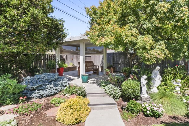 2525 Darwin St, Sacramento, CA 95821