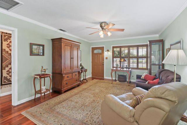 2525 Darwin St, Sacramento, CA 95821