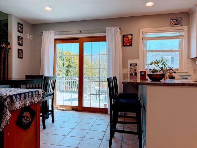 35 Laureldale Dr, Pittsford, NY 14534
