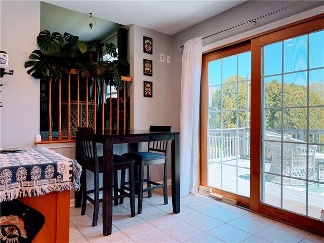 35 Laureldale Dr, Pittsford, NY 14534