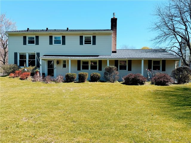 35 Laureldale Dr, Pittsford, NY 14534