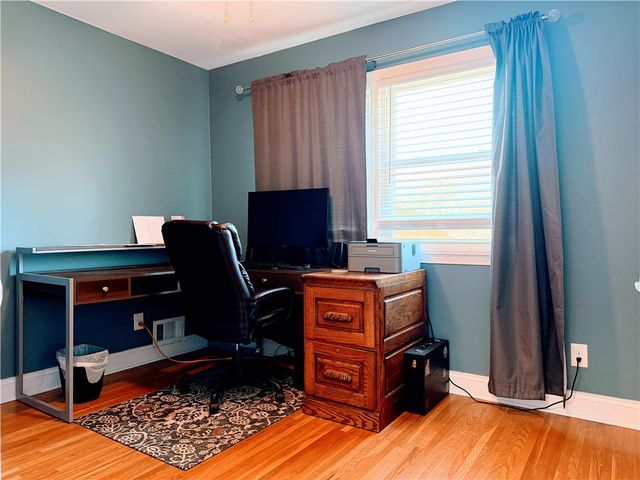 35 Laureldale Dr, Pittsford, NY 14534
