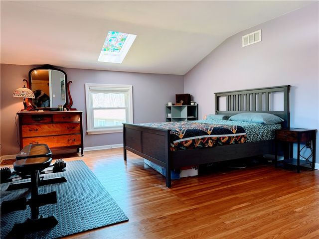 35 Laureldale Dr, Pittsford, NY 14534