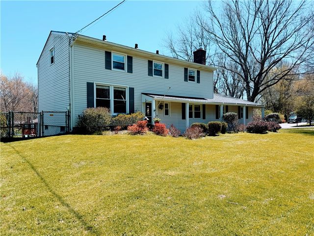 35 Laureldale Dr, Pittsford, NY 14534