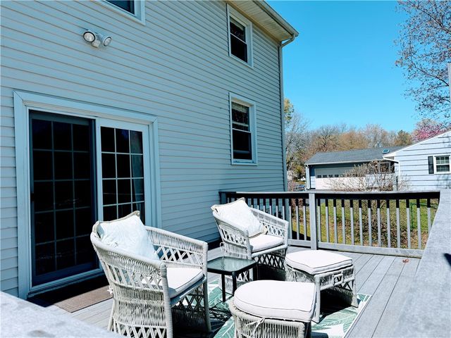 35 Laureldale Dr, Pittsford, NY 14534