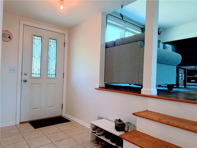 35 Laureldale Dr, Pittsford, NY 14534